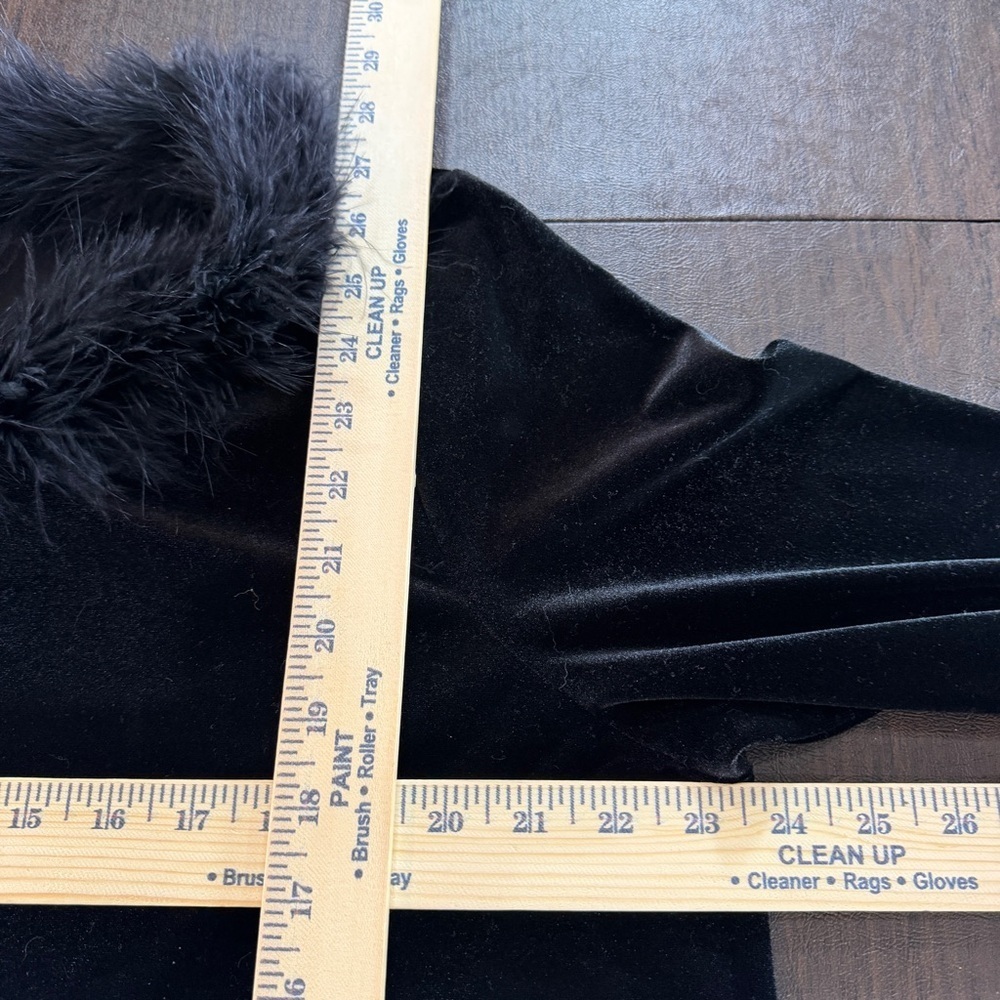 Easy Spirit Black Velvet Top with Feather Collar and Sleeve Trim Sz 1X - Picture 5 of 8